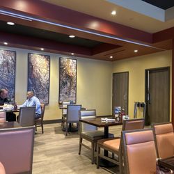 Ribbonwood Grill - Seating