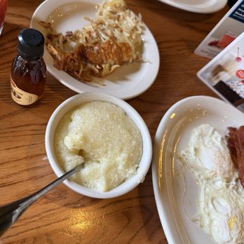 Cracker Barrel Old Country Store - American Near Me - Linthicum Heights, Maryland