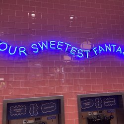 Dreamery BK - Over the soft serve machines