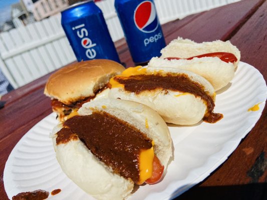 Gus's Hotdogs by null