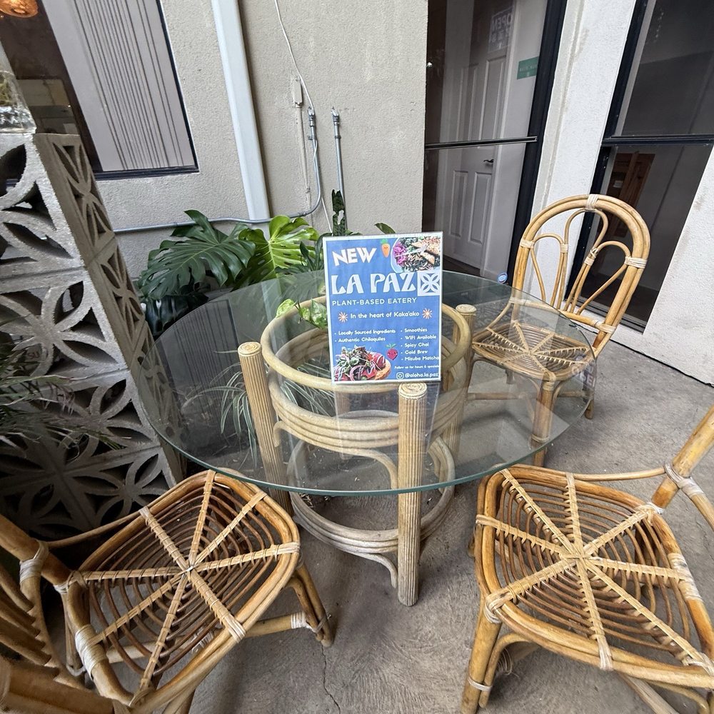 La Paz - Outside seating - Cafes Near Me - Honolulu, Hawaii La Paz - Outside seating - Cafes Near Me - Honolulu, Hawaii