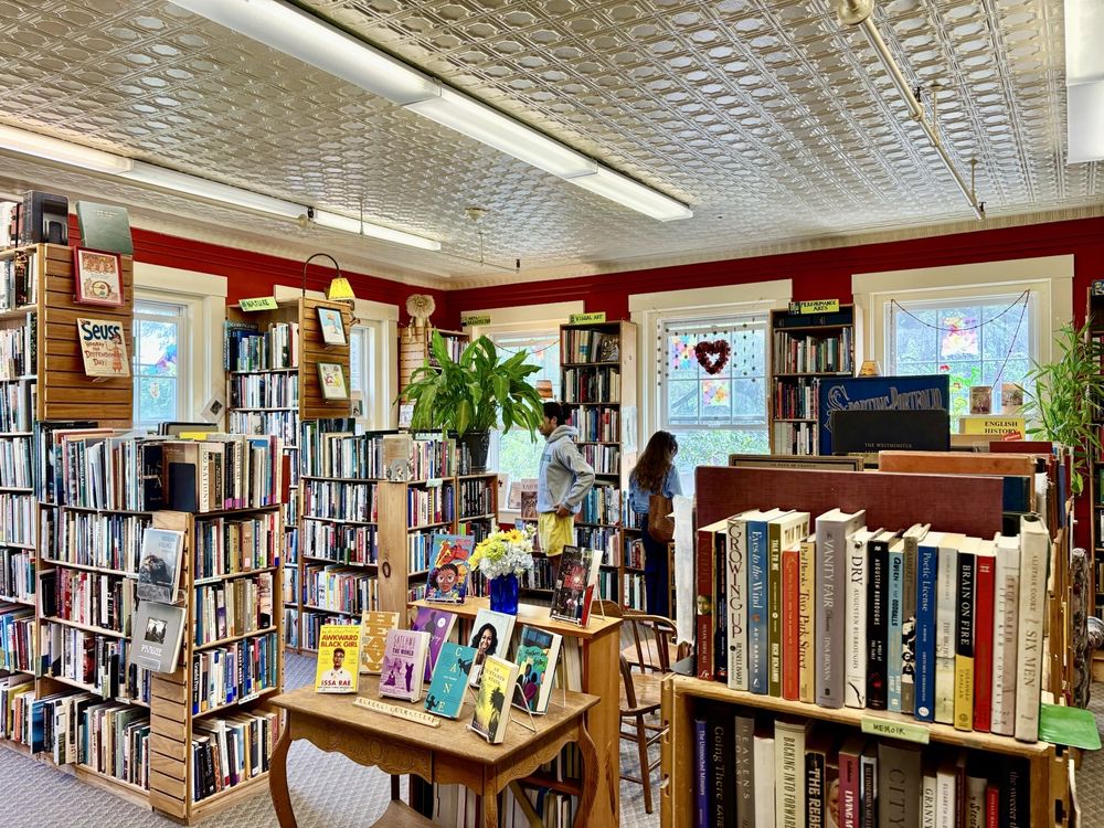 Left Bank Books Logo