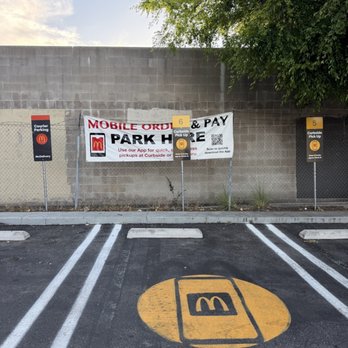 McDonald's - Courier Parking and Curbside Pick Up - Burgers Near Me - Encino, California