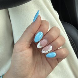 K1 Nails & Spa - Blue and white blooming gel nails