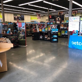 Petco - Front lobby - Pet Training Near Me - Kennesaw, Georgia