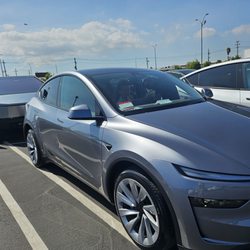 Tesla Service Center - Assisted in inspecting my friend's new Juniper Y with 20" upgraded rims.