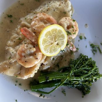 CIAO ITALIAN EATERY - Lemon, garlic, shrimp with broccolini and a side of pasta - Italian Near Me - Fernandina Beach, Florida CIAO ITALIAN EATERY - Lemon, garlic, shrimp with broccolini and a side of pasta - Italian Near Me - Fernandina Beach, Florida