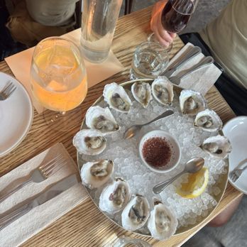 Bar Americano - Oysters for happy hour - Cocktail Bars Near Me - Brooklyn, New York