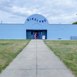 Birdland Pool - Entrance
