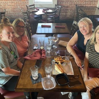 Riverwalk Cafe & Oyster Bar - Charming place for a delicious lunch - Seafood Near Me - Stuart, Florida