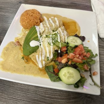 El Capricho Restaurant - Chicken Enchiladas - Breakfast & Brunch Near Me - Santa Paula, California El Capricho Restaurant - Chicken Enchiladas - Breakfast & Brunch Near Me - Santa Paula, California