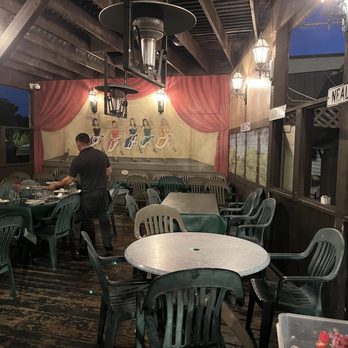 Gay Nineties Pizza - Outdoor seating - Italian Near Me - Pleasanton, California Gay Nineties Pizza - Outdoor seating - Italian Near Me - Pleasanton, California