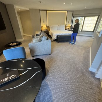 Four Seasons Hotel Sydney - Hotels Near Me - Sydney, NSW Four Seasons Hotel Sydney - Hotels Near Me - Sydney, NSW