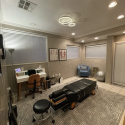 Daniel Fung Chiropractic and Sports Injury Solutions - Treatment room