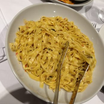 La Tagliatella - Tagliatelle pesto rosso panna - Italian Near Me - Madrid, M