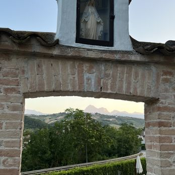 Corte dei Tini - Walk way to the pool area - Italian Near Me - Teramo, TE Corte dei Tini - Walk way to the pool area - Italian Near Me - Teramo, TE