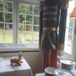 Restaurant Fyrkroen - The plates' royal guard