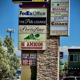 The Fed Ex Kinko's is centrally located in Midtown Reno in the Sports West Athletic Club shopping center. The Fed Ex Kinko's is centrally located in Midtown Reno in the Sports West Athletic Club shopping center.
