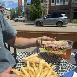 Vic's Bar & Grill - Club Sandwich