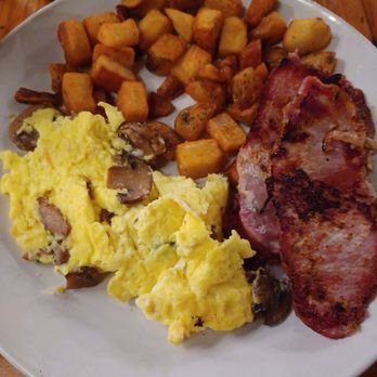 Cafe Madison - The Super Breakfast(Mine) Fresh mushrooms and feta and Irish Bacon (it like a thin sliced porkchop. - Breakfast & Brunch Near Me - Albany, New York