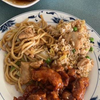 Loomis Chinese Restaurant - Chicken chow mein, chicken fried rice, and sesame chicken - Chinese Near Me - Loomis, California Loomis Chinese Restaurant - Chicken chow mein, chicken fried rice, and sesame chicken - Chinese Near Me - Loomis, California