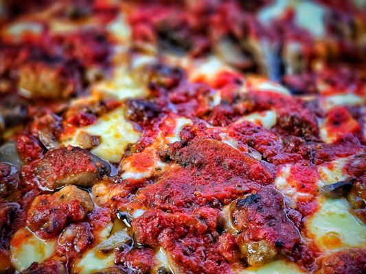 Loui's Pizza by null