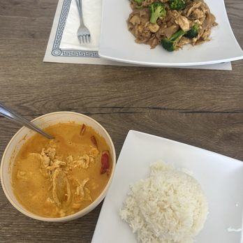 Bangkok Corner - Pad See Ew Noodles Panang Curry - Thai Near Me - Costa Mesa, California