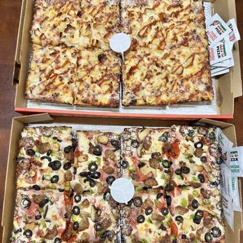 Jet's Pizza - BBQ Chicken with Pineapple (can get without pineapple) and Jet's 10 Pizza - Pizza Near Me - San Antonio, Texas Jet's Pizza - BBQ Chicken with Pineapple (can get without pineapple) and Jet's 10 Pizza - Pizza Near Me - San Antonio, Texas
