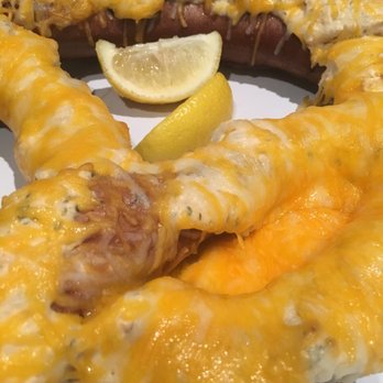 Looney's Pub - Crab dip pretzel!!! Wow! Feeds many!! - American Near Me - College Park, Maryland Looney's Pub - Crab dip pretzel!!! Wow! Feeds many!! - American Near Me - College Park, Maryland