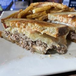 Lynnville Hotel - Patty Melt