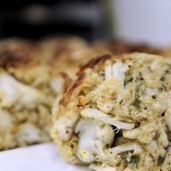 The Annapolitan - Signature Maryland Lump Crab Cakes