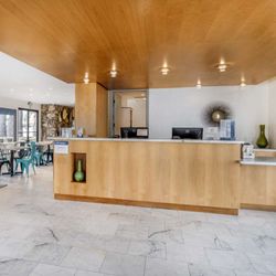 Best Western - Front Desk