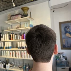 Daniel Lynn Salon - Men's cut