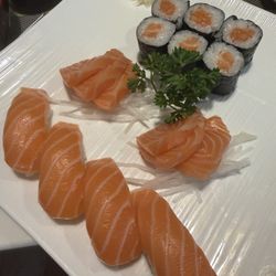 Yooki - Salmon sushi combo