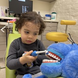 Kinderee Family Dentistry - Brush brush!