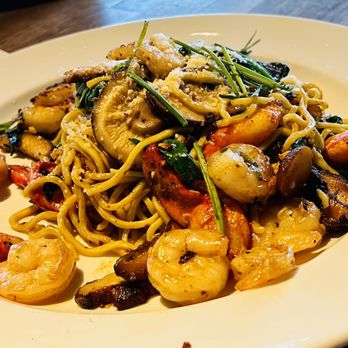 Yard House - Lobster garlic noodles ($27.49) - New American Near Me - Concord, California