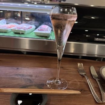 Finn and Fire - Sparkling rose - Sushi Bars Near Me - Alexandria, Virginia Finn and Fire - Sparkling rose - Sushi Bars Near Me - Alexandria, Virginia