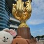Golden Statue of the Hong Kong flower