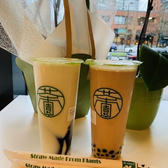 Cha Yuan - Four seasons tea latte with house made grass jelly (left) and Earl Grey milk tea with pearls. - Bubble Tea Near Me - Vancouver, British Columbia