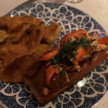The Hampton Social - Streeterville - Lobster Roll - New American Near Me - Chicago, Illinois