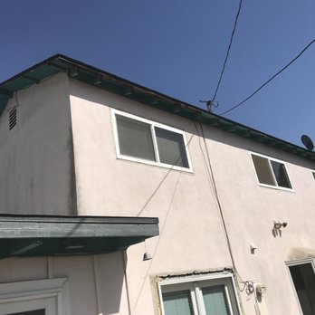 Pacific Termite - Claulk rear windows - Pest Control Near Me - Los Angeles, California