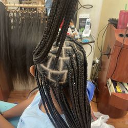 Renee's Uptown Salon - Knotless braids
