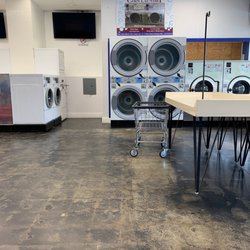 Washin' Anniston Coin Laundry - Clean and lots of washers and dryer's