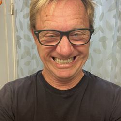 Petelin Vision - Forced smile hating the life of endless dirty glasses.