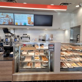 Dunkin' - Half empty display cases. - Donuts Near Me - Arvin, California