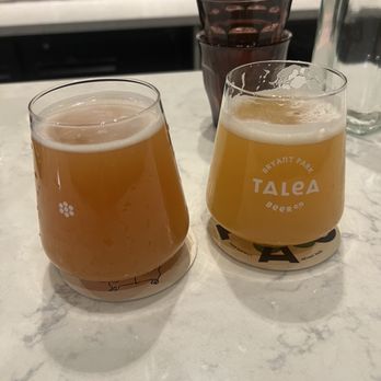TALEA - Bryant Park - Peach Berry Punch (left) & Sun Up (right) - Beer Bar Near Me - New York, New York TALEA - Bryant Park - Peach Berry Punch (left) & Sun Up (right) - Beer Bar Near Me - New York, New York