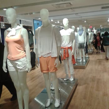 UNIQLO - Manequins - Women's Clothing Near Me - Milpitas, California UNIQLO - Manequins - Women's Clothing Near Me - Milpitas, California