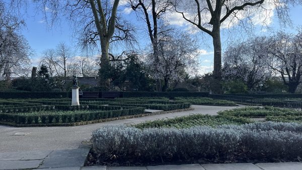 Holland Park by null