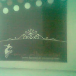 Vaya Alboroto - Logo en la entrada