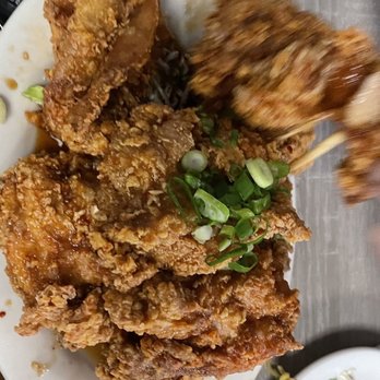 Side Street Inn - Garlic Chicken - Sports Bars Near Me - Honolulu, Hawaii Side Street Inn - Garlic Chicken - Sports Bars Near Me - Honolulu, Hawaii